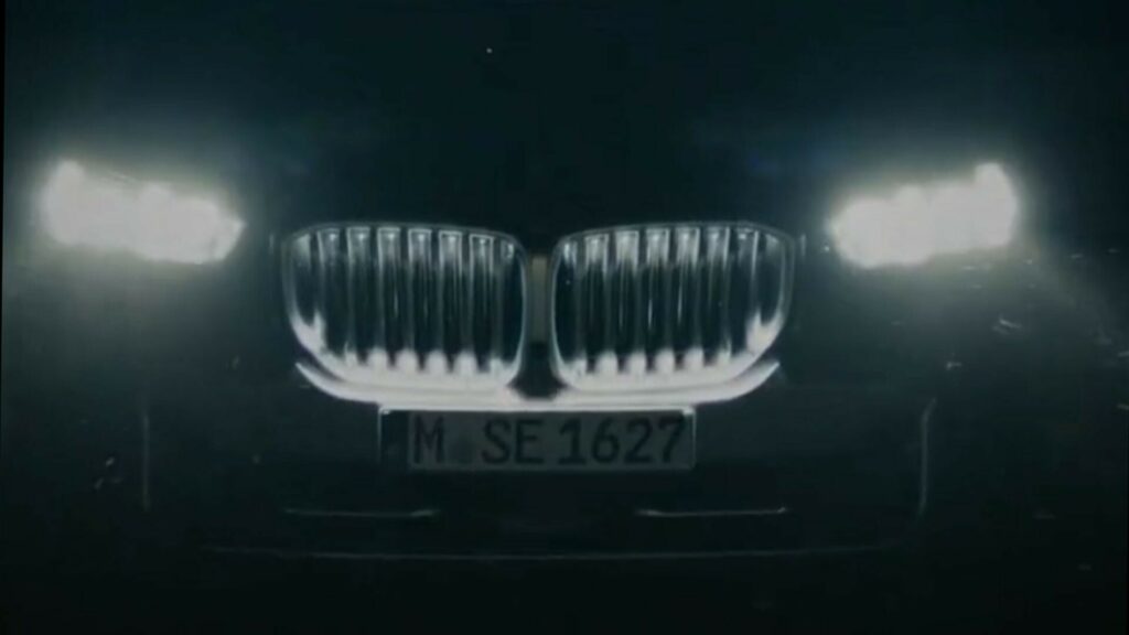 Nuova BMW X5 2024 le Foto Teaser Autoprove.it